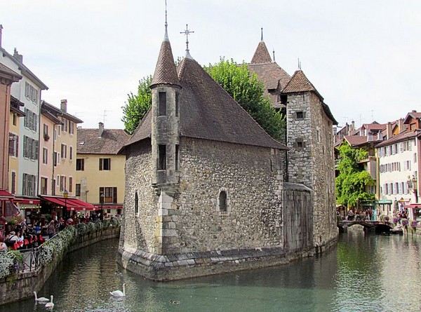 pyramide Annecy pyramide